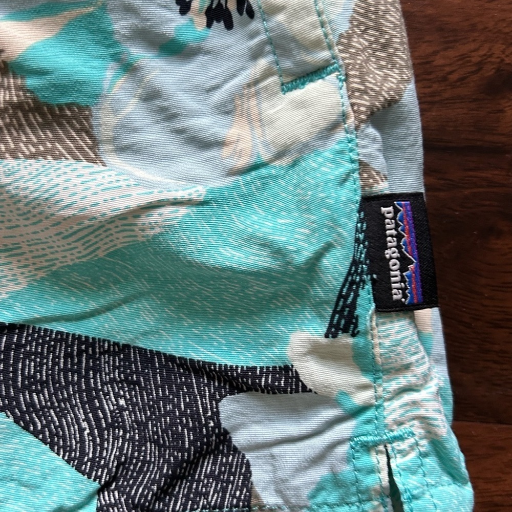 Patagonia Barely Baggies Print Shorts Hibiscus Field Howling Turquoise Large - Picture 2 of 7